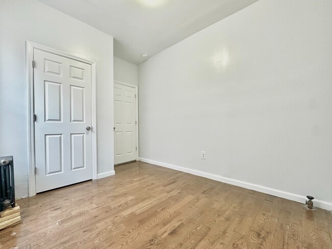 Building Photo - 518 W 204th St