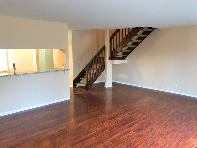 Building Photo - 1602 Vermont Dr
