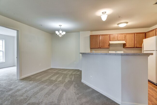 Building Photo - 3 Bed 2 Bath - Germantown Condo - Washer/Dryer In Unit