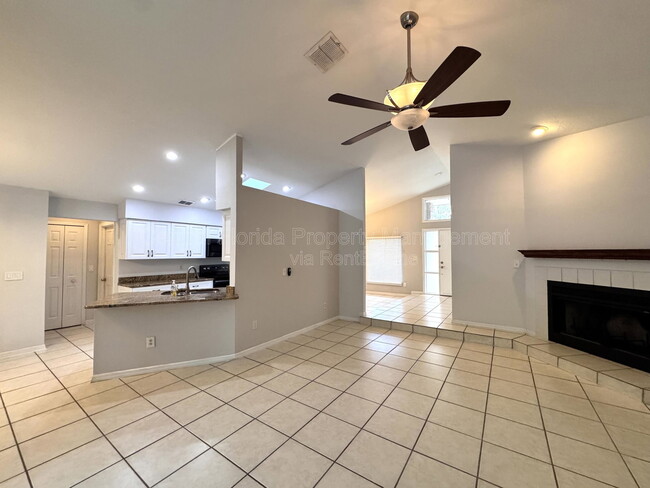 Building Photo - 721 Endeavour Dr S