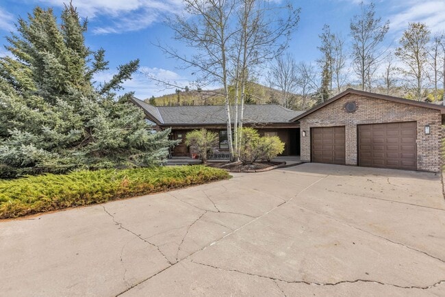 Building Photo - Pinebrook Luxury Remodeled Home