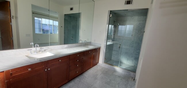 Master Bath 2 - 5350 Playa Vista Dr