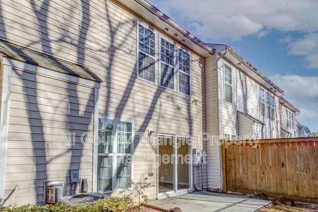 Building Photo - 408 Dyersville Dr