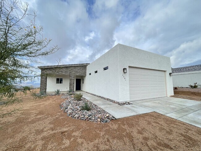 Building Photo - Beautiful Contemporary home with panoramic views! Community pool and club house use included.