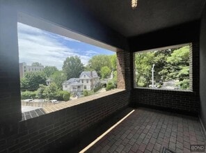 Building Photo - 3 bedroom in Queens NY 11418