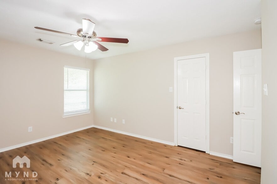 Building Photo - 4914 Forest Hurst Dr