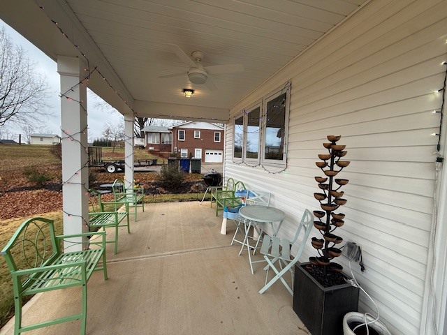 Building Photo - 648 Meadowlark Dr