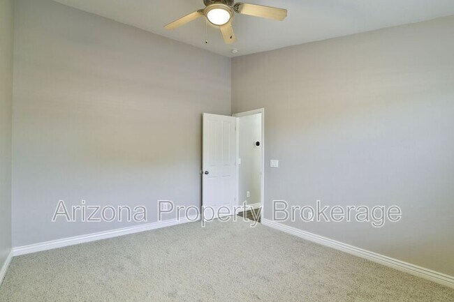 Building Photo - 451 E Appaloosa Rd