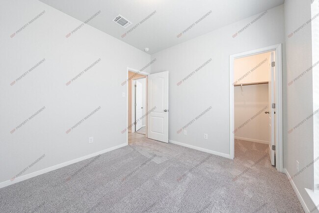 Building Photo - 711 Friars Lndg Dr