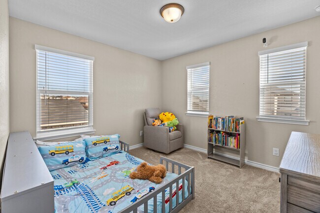 Building Photo - 1915 Overlook Knoll