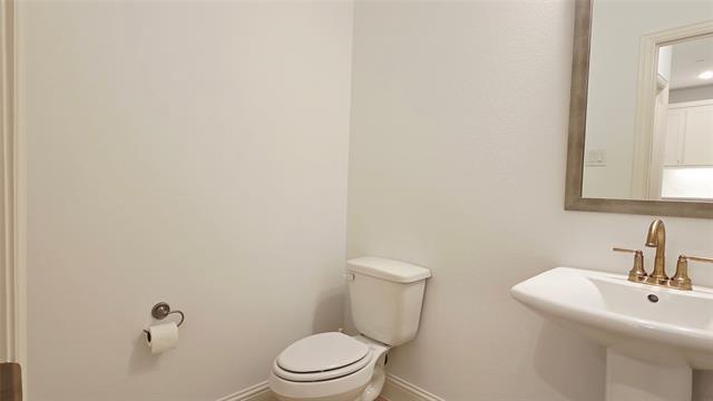 Building Photo - 9015 Scarp Hl Ln