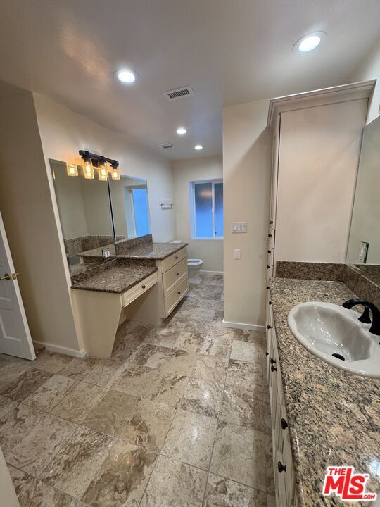 Building Photo - 1713 Queens Ct