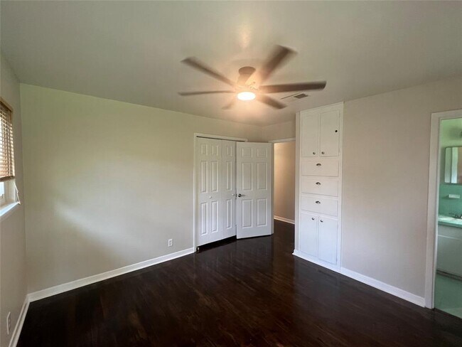 Building Photo - 5417 De Milo Dr