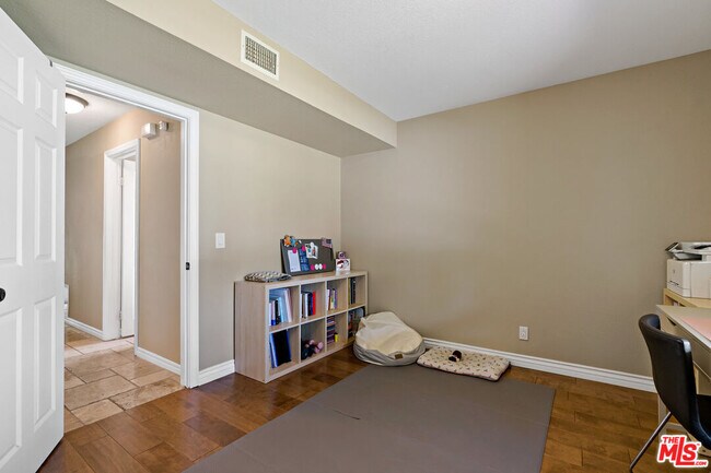Building Photo - 683 Triunfo Canyon Rd