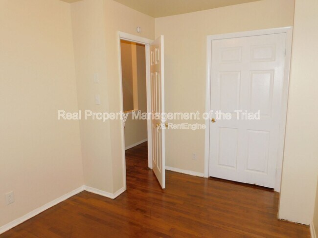 Building Photo - 2405 E Florida St