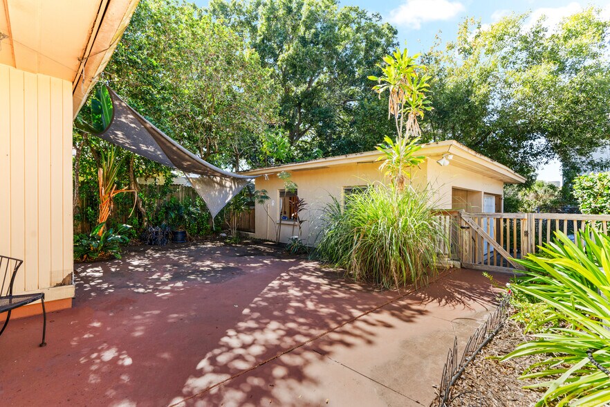 Building Photo - 24 N Hillcrest Ave