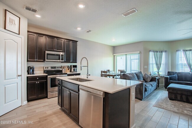 Building Photo - 10377 Benson Lake Dr