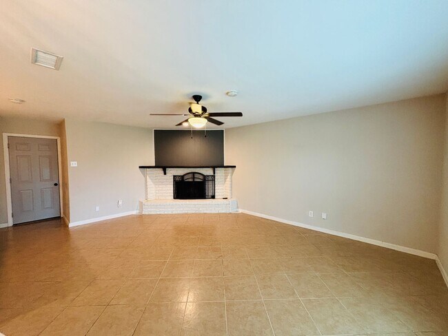 Building Photo - Charming home for lease in the heart of North Richland Hills!