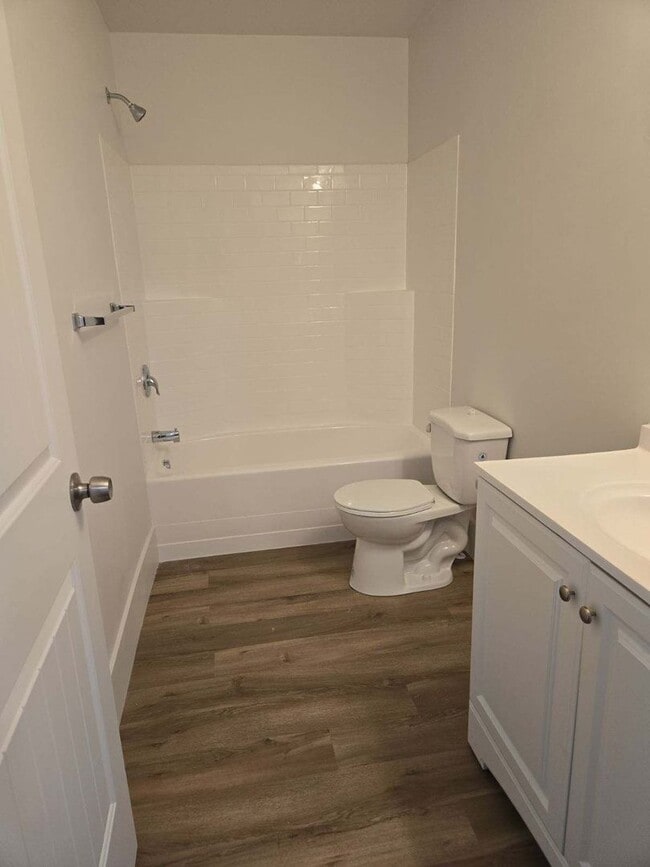 Building Photo - 2 bedroom 2.5 bath townhome