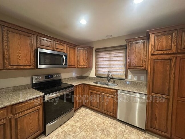 Building Photo - 1400 S 3rd St