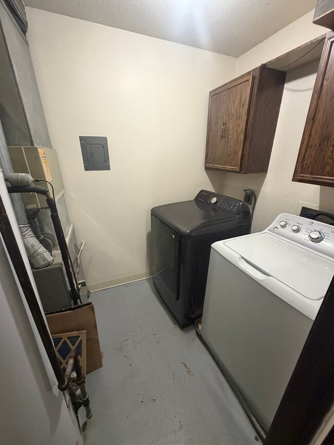 Building Photo - 3401 Blackhawk Rd