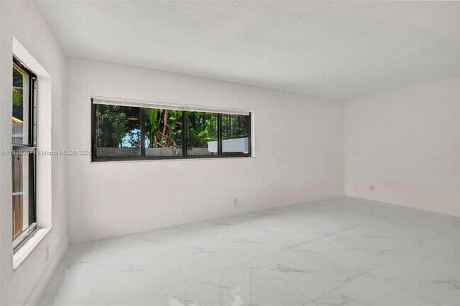 Building Photo - 5731 NE 18th Ave