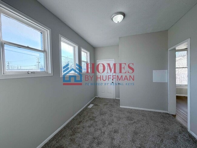 Building Photo - Large Two Bedroom House | Westside