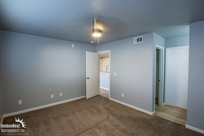 Building Photo - Charming 2Bdm 2Ba Condo in Gated Community!