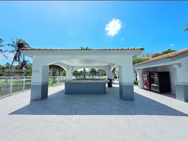 Building Photo - 2600 S University Dr