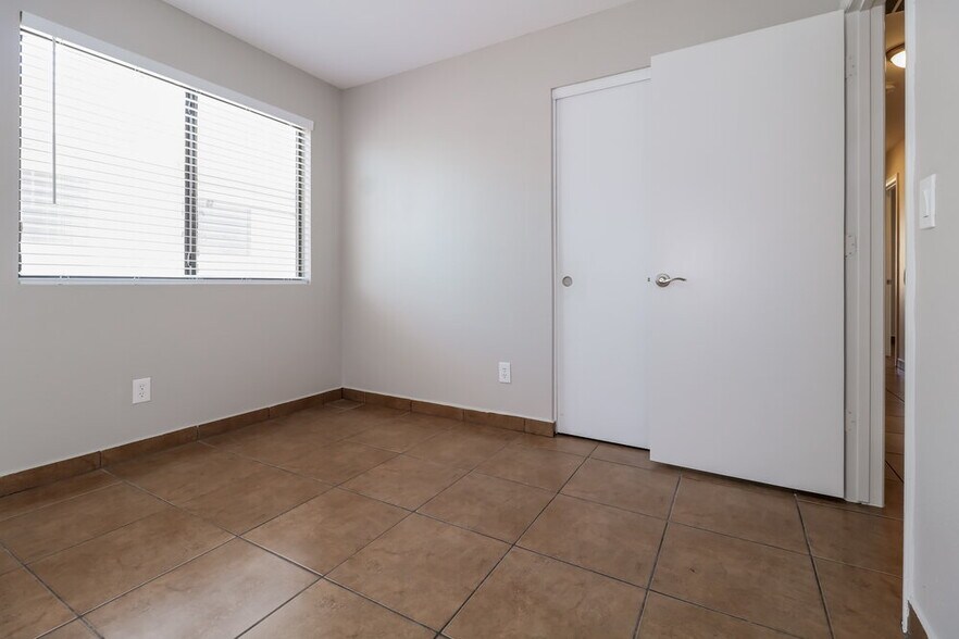 Building Photo - 8516 W Elm St