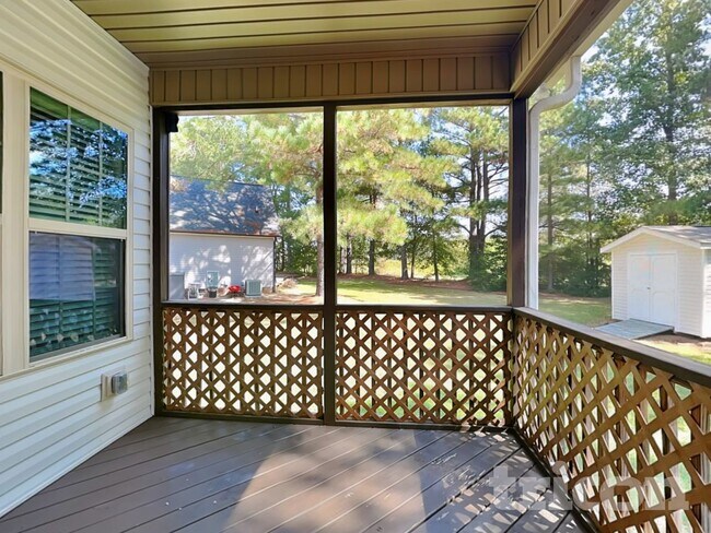 Building Photo - 102 Pinewinds Ct