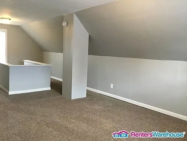 Building Photo - Single Family House for rent, Available NOW