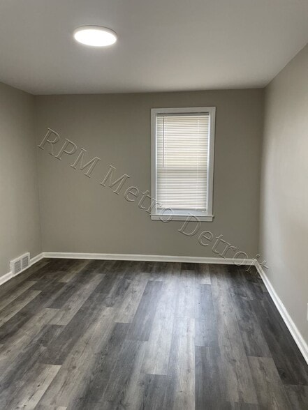 Building Photo - 17190 Sunderland Rd