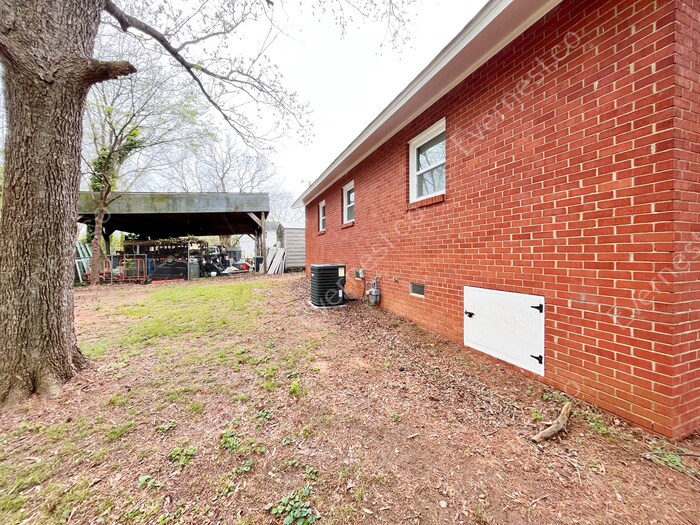 Building Photo - 414 Miller St