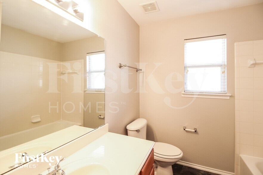 Building Photo - 204 Pagoda Dr