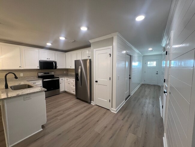 Building Photo - Available April!