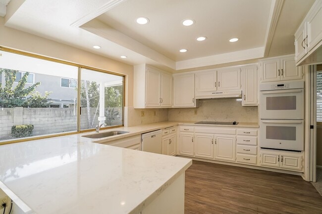 Building Photo - 10612 Rose Cir