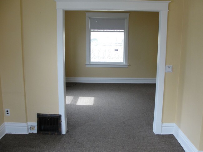 Building Photo - Duluth, MN - 3 bedroom - 1 bathroom - Sing...