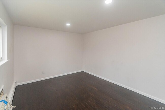 Building Photo - 11 Fishkill Glen Dr