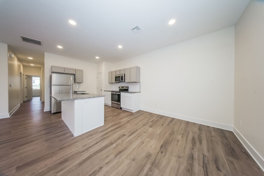 Building Photo - 5782 E Bristol Cir