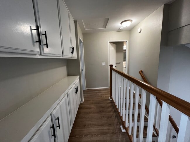 Building Photo - 2 Bedroom 1.5 Bath Townhouse Condo for Rent in the Heart of Monrovia