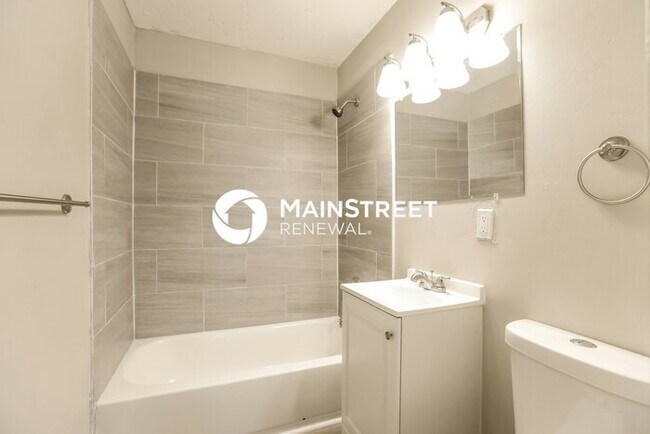 Building Photo - 3 Bedroom Pet-Friendly Home in Kansas City, MO with Main Street Renewal