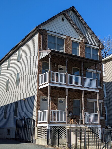 Building Photo - 17 Williams St