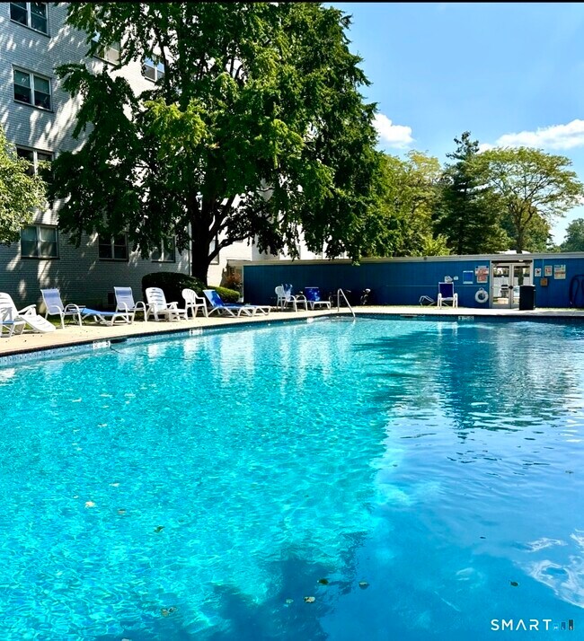 Building Photo - 893 Farmington Ave