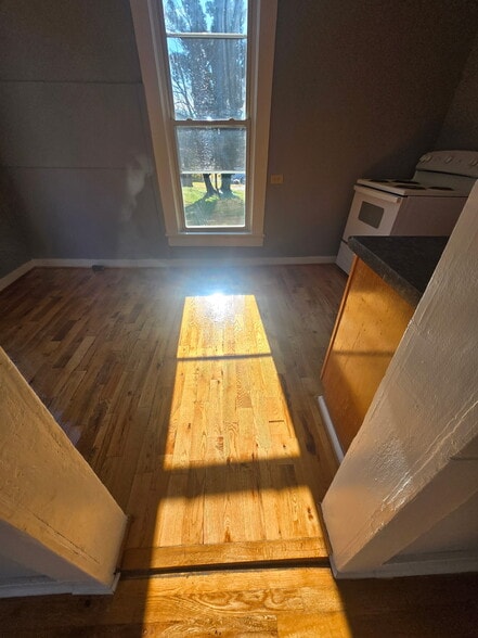 Building Photo - 105 W South St