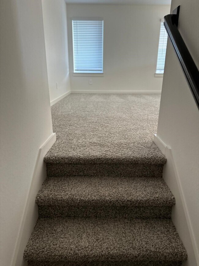 Building Photo - 8027 Marchese Dr