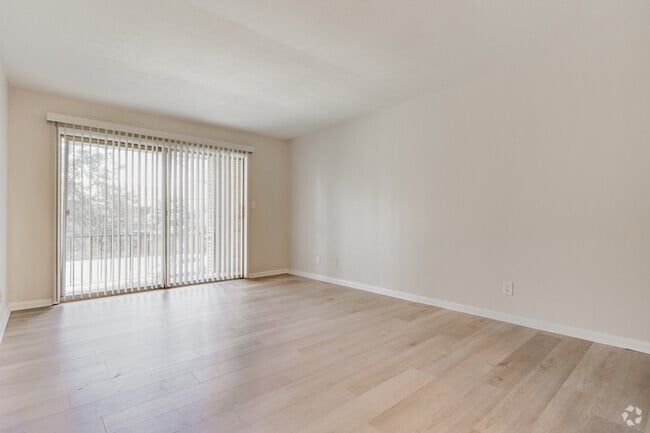 Meadow Creek - 1BR, 1BA - 600SF - Living Room - Meadow Creek