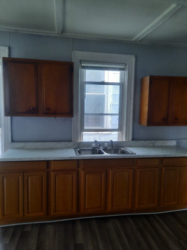 Building Photo - 538 8th Ave