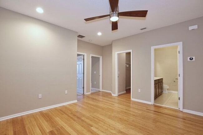 Building Photo - Gorgeous 4/2.5 Spacious Townhome with a Loft Area and a 2 Car Garage in the Desirable Gated Commu...