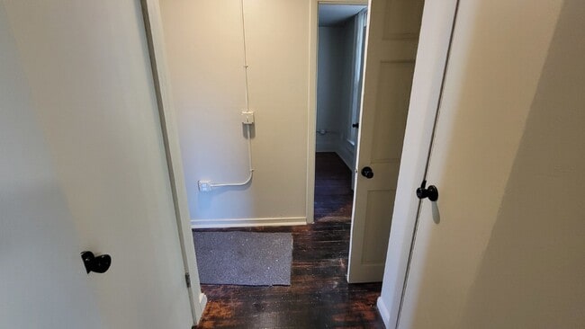 Building Photo - 3 bed 1.5 bath duplex Close to UWEC!